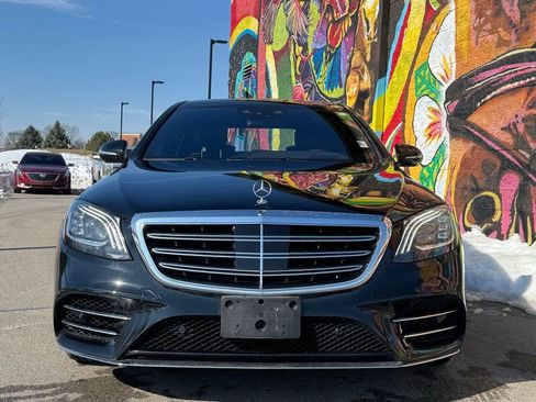 Used 2019 Mercedes-Benz S 560 4MATIC Sedan w/ AMG Line Exterior image 3