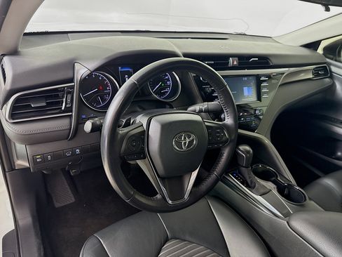 Used 2019 Toyota Camry SE FWD image 8