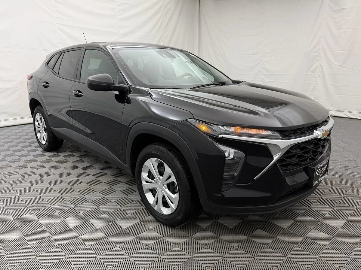 Used 2024 Chevrolet Trax LS FWD image 4