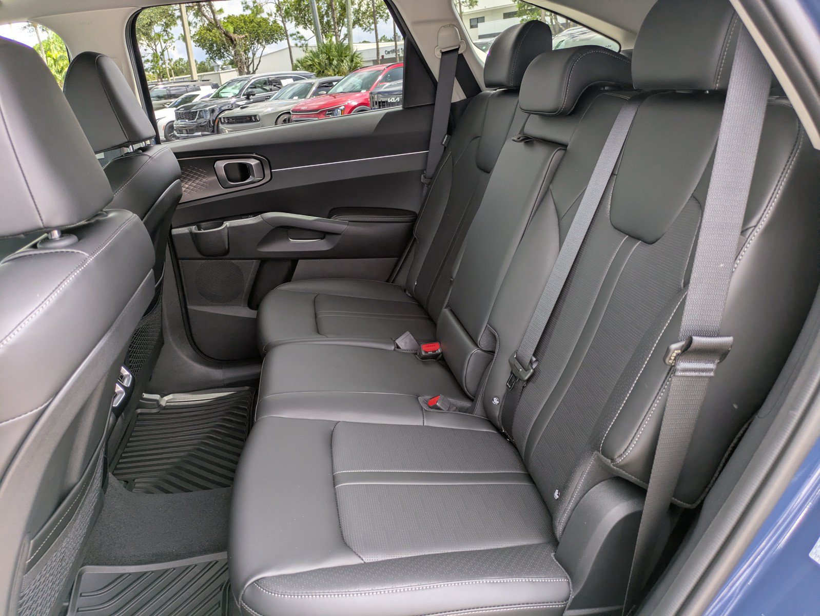 Certified 2026 Kia Sorento S w/ S Panoramic Sunroof Package FWD image 11