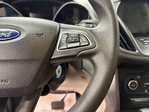 Certified 2017 Ford Escape SE w/ Equipment Group 201A image 21