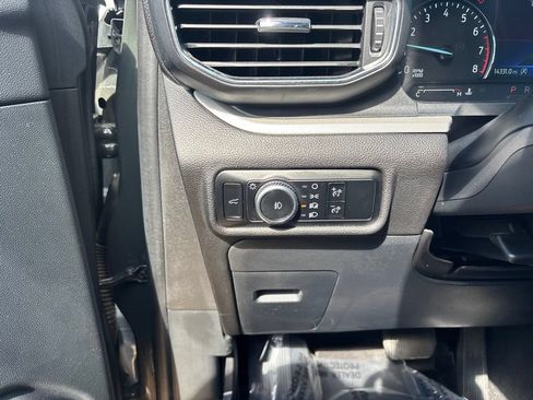 Used 2024 Ford Explorer XLT w/ Equipment Group 202A AWD/4WD image 10