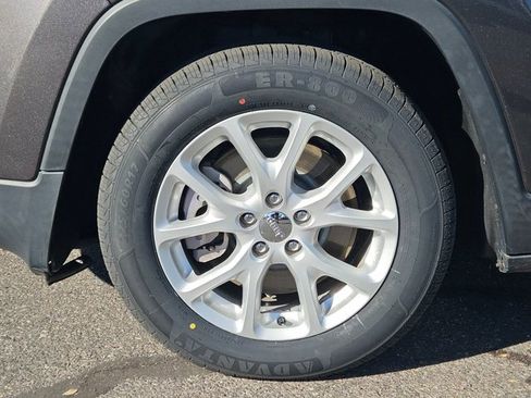 Used 2018 Jeep Cherokee Latitude Plus image 7