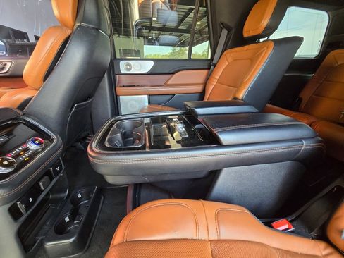 Used 2021 Lincoln Navigator Reserve image 23