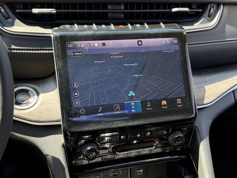 Certified 2023 Jeep Grand Cherokee L Limited w/ Luxury Tech Group II image 15