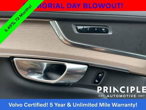 Certified 2025 Volvo XC90 B5 Plus AWD/4WD image 28