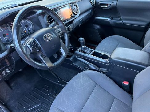 Used 2017 Toyota Tacoma TRD Sport w/ Tow Package (A/T) image 13