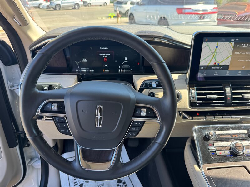 Used 2020 Lincoln Navigator L Reserve w/ Luxury Package AWD/4WD image 28