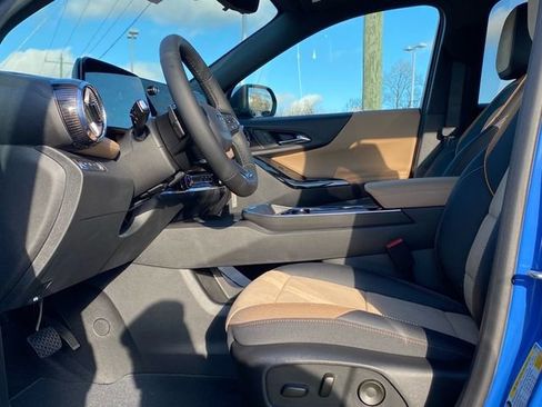 New 2025 Chevrolet Equinox ACTIV w/ Safety and Technology Package image 9