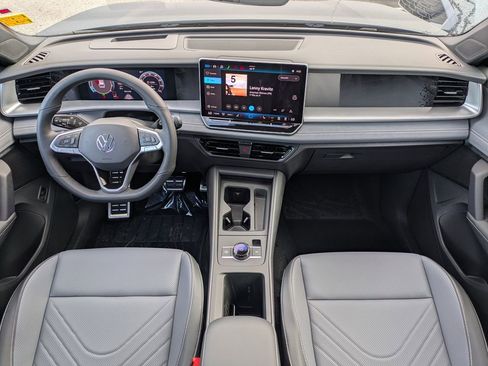 New 2026 Volkswagen Tiguan SE R-Line FWD image 18
