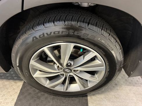 Used 2020 Hyundai Santa Fe SEL w/ Convenience + Premium Package FWD image 16