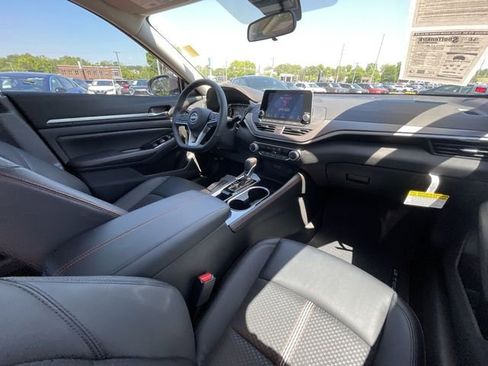 Used 2024 Nissan Altima 2.5 SR FWD image 36