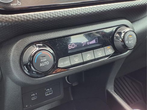 Used 2022 Nissan Kicks SV FWD image 18