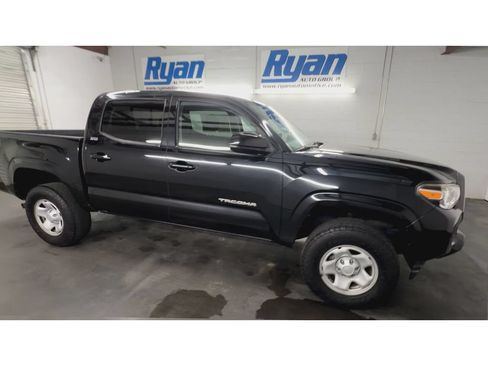 Used 2019 Toyota Tacoma SR5 RWD image 2