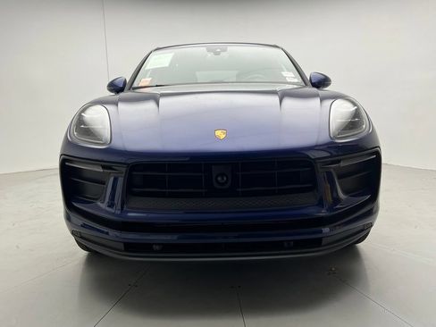 Certified 2025 Porsche Macan AWD/4WD image 25