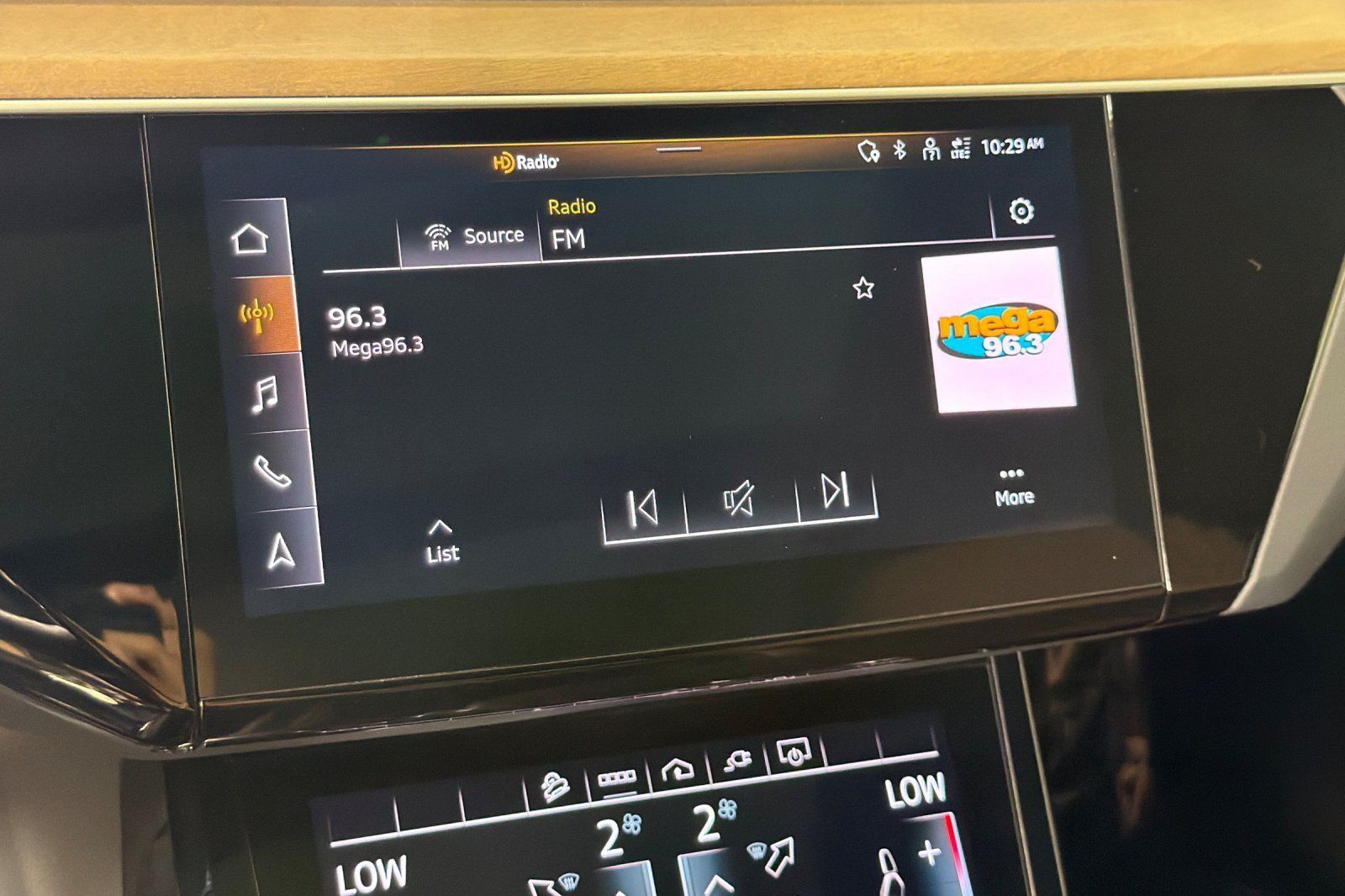 Used 2024 Audi Q8 e-tron Premium AWD/4WD image 17