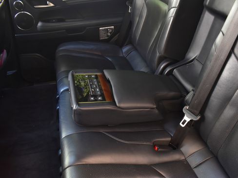 Used 2018 Lexus LX 570 4WD w/ Luxury Package image 25