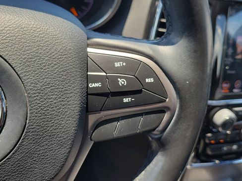 Used 2020 Jeep Grand Cherokee Altitude AWD/4WD image 24