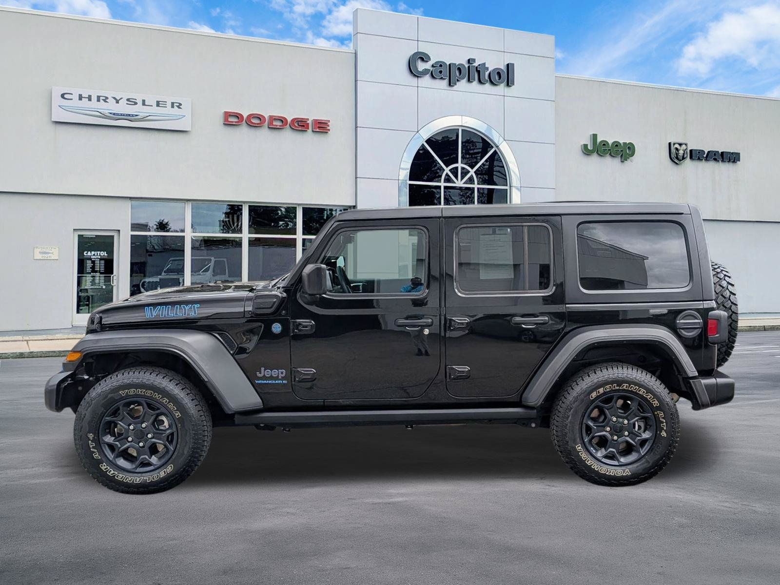 Used 2023 Jeep Wrangler Unlimited w/ Cold Weather Group AWD/4WD image 7
