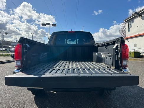 Certified 2018 Toyota Tacoma SR5 w/ SR5 Appearance Package (SM) image 21