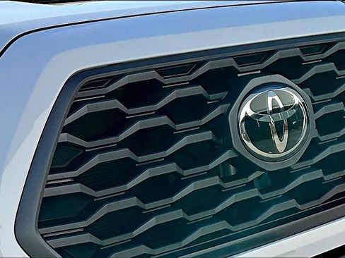 Used 2022 Toyota Tacoma TRD Sport w/ Technology Package image 31