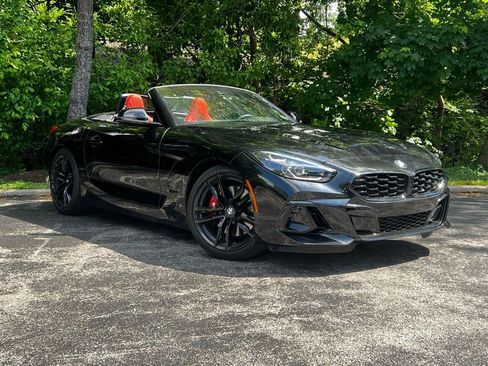 Used 2025 BMW Z4 M40i w/ Edition RWD image 2