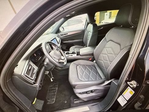 Used 2025 Volkswagen Atlas Cross Sport SE FWD image 11