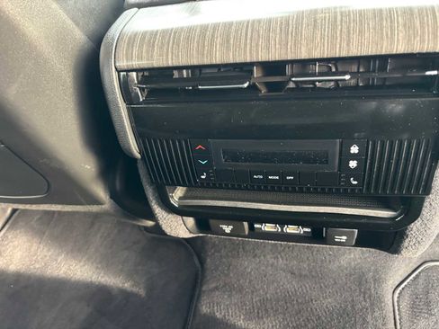 Certified 2024 Jeep Wagoneer L Series III w/ Flexible Seating Group image 17