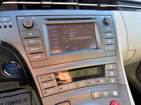 Used 2014 Toyota Prius Two image 34