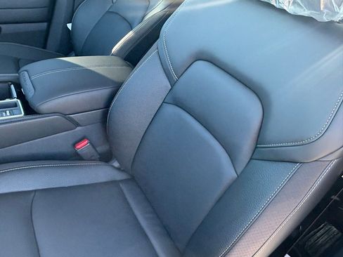 New 2025 Nissan Pathfinder SL image 18