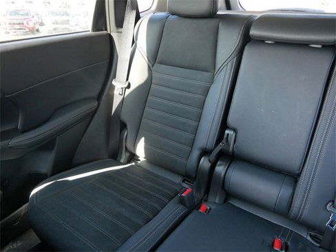 Used 2025 Mitsubishi Outlander SE image 13