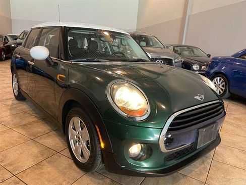 Used 2016 MINI Cooper 4-Door Hardtop image 4