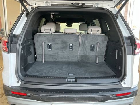 Used 2024 GMC Acadia Elevation image 16