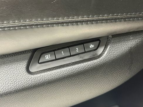 Used 2017 Cadillac Escalade ESV Platinum AWD/4WD image 24