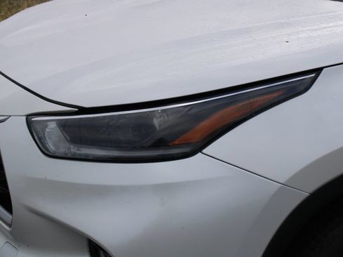 Used 2021 Toyota Highlander XLE AWD/4WD image 10