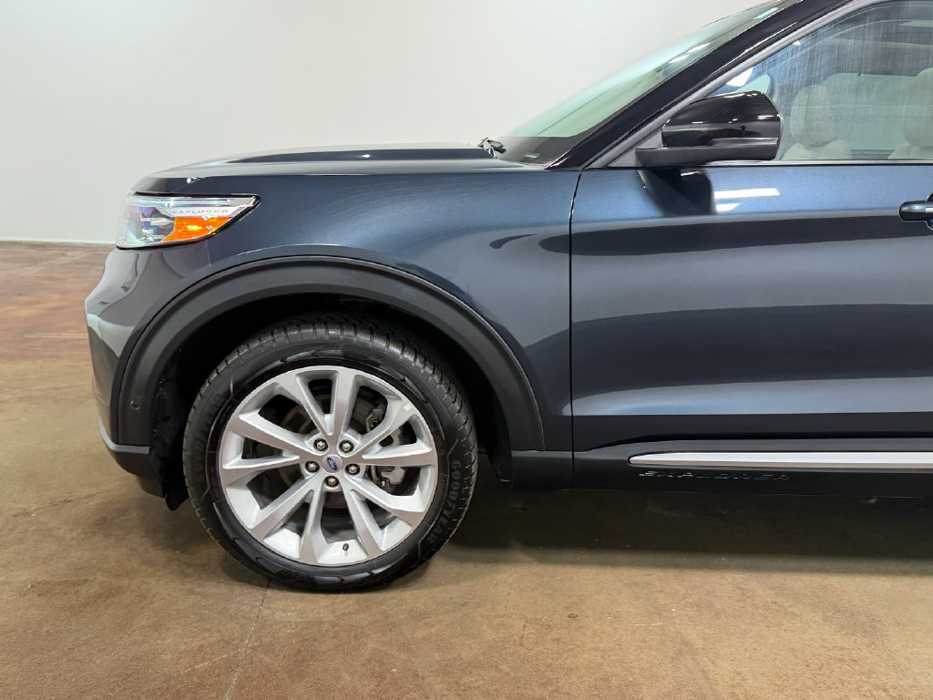 Used 2023 Ford Explorer Platinum w/ Technology Package AWD/4WD image 39