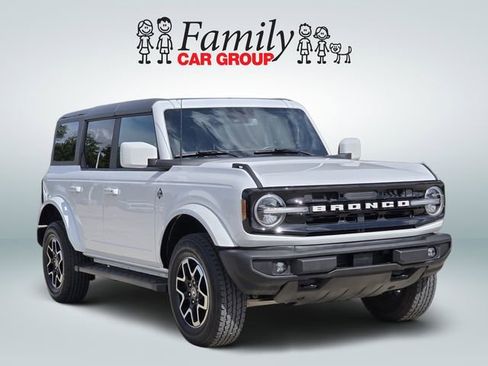 Used 2024 Ford Bronco Outer Banks AWD/4WD image 2