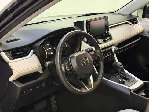 Used 2019 Toyota RAV4 XLE AWD/4WD image 10
