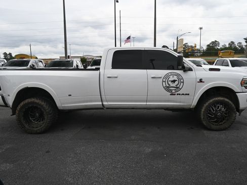 Used 2022 RAM 3500 Laramie AWD/4WD image 11