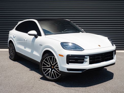Certified 2026 Porsche Cayenne E-Hybrid Coupe AWD/4WD image 27