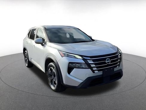 Used 2025 Nissan Rogue SV FWD image 3