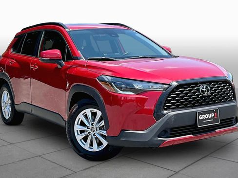 Used 2022 Toyota Corolla Cross LE w/ Moonroof Package FWD image 3
