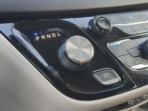 Used 2022 Chrysler Pacifica Touring-L FWD image 11