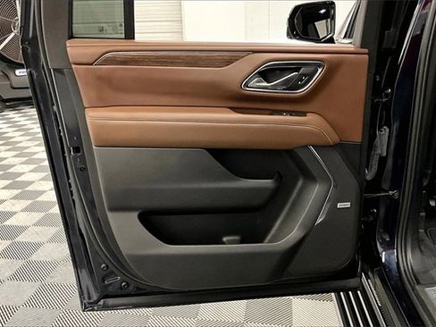 Used 2024 Chevrolet Suburban High Country image 19