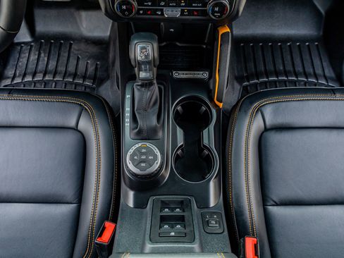 Used 2024 Ford Bronco Badlands image 28