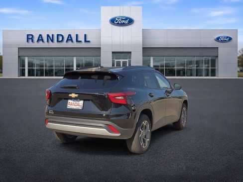 Used 2026 Chevrolet Trax LT FWD image 5