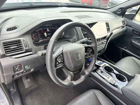 Certified 2025 Honda Passport Black Edition image 18