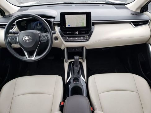 Used 2023 Toyota Corolla Cross XLE w/ Convenience Package AWD/4WD image 12