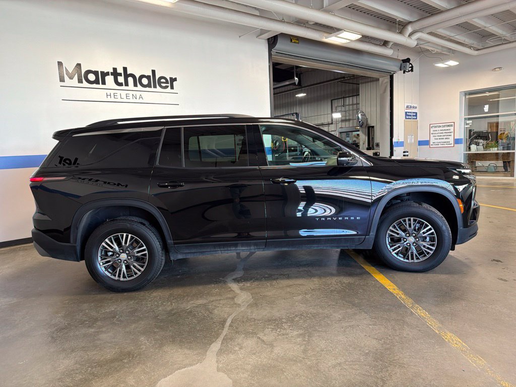 Used 2026 Chevrolet Traverse LT w/ Driver Confidence Package AWD/4WD image 4