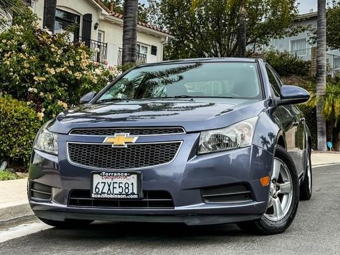 Used 2013 Chevrolet Cruze LT w/ Technology Package FWD image 3
